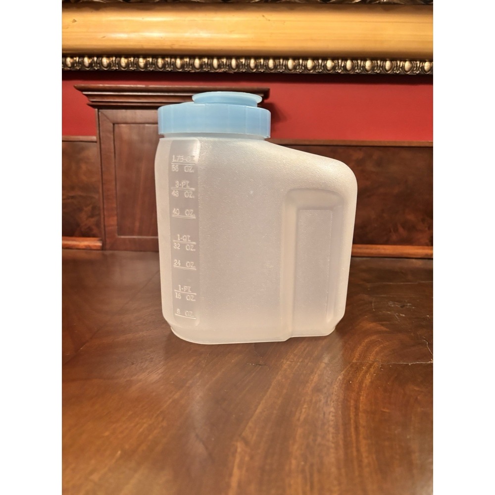 Vintage Rubbermaid Servin' Saver 1.75 Qt Drink Container Pitcher Blue Lid‎ 56 oz